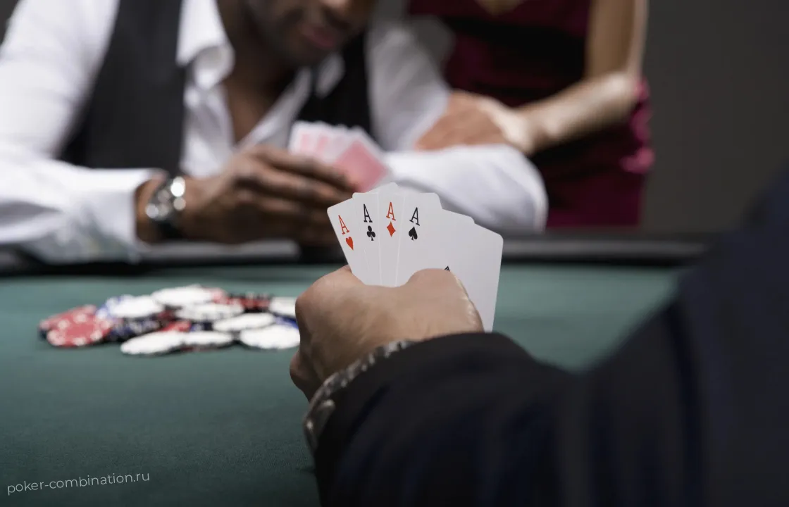 Игра проходит в четыре раунда ставок